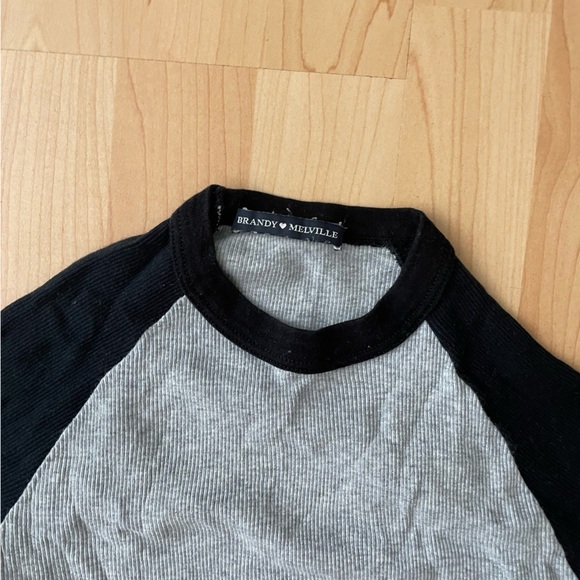 Brandy Melville crop shirt - Picture 2 of 3